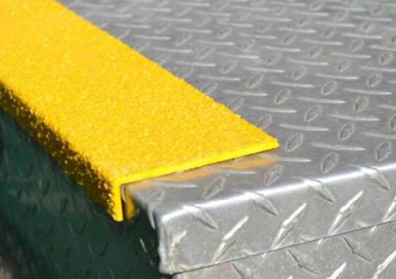 Résistance au glissement FRP Profiles structurels Profiles d'angle Longueur personnalisée,Pultruded Profiles en fibre de verre Carré structurel