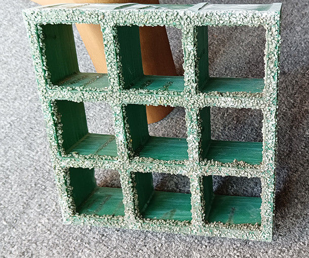 Matériau en fibre de verre verte 38*38*38mm Épaisseur Frp à grille antidérapante poncée