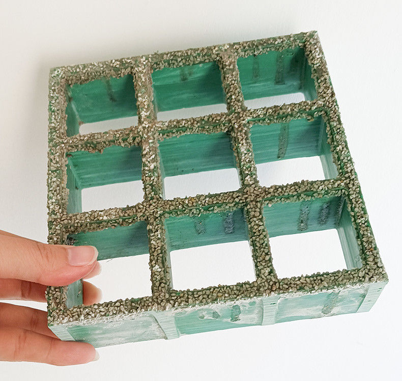 Matériau en fibre de verre verte 38*38*38mm Épaisseur Frp à grille antidérapante poncée