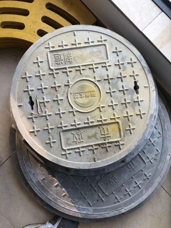 19.7 pouces gris en fibre de verre en forme de cercle couvre le trou d'égout Général style pour la construction de routes