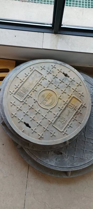 19.7 pouces gris en fibre de verre en forme de cercle couvre le trou d'égout Général style pour la construction de routes