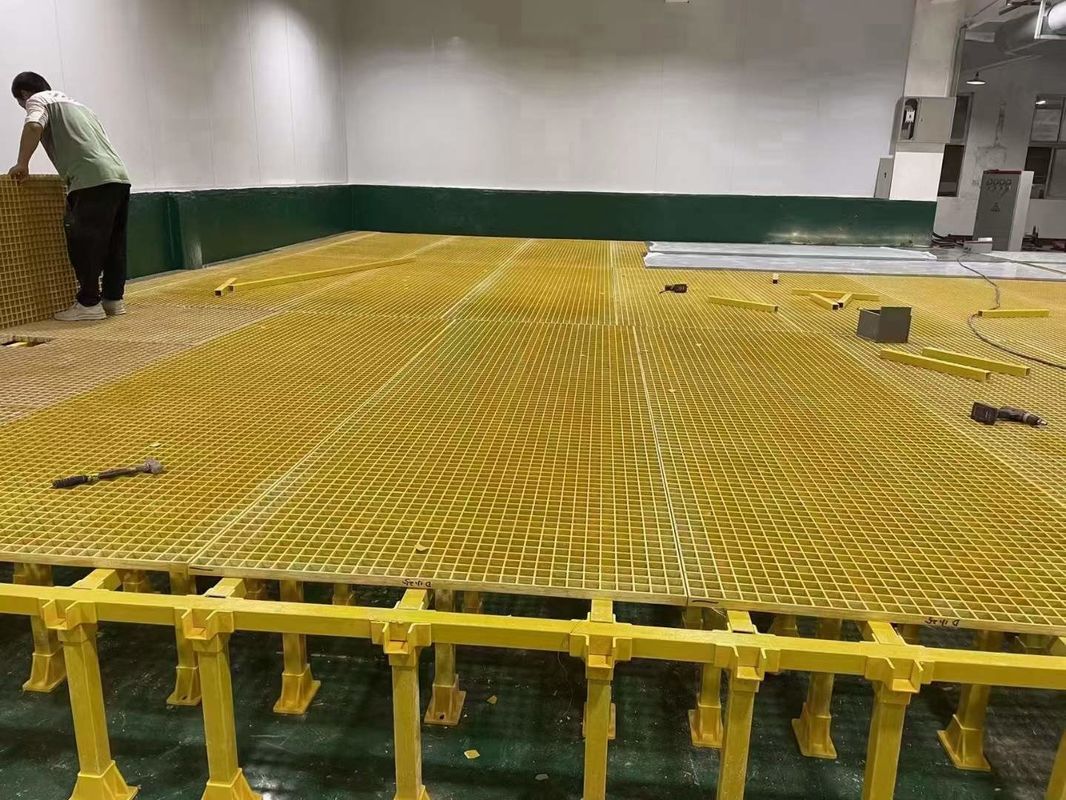 La grille FRP personnalisée varie en taille pour la passerelle ou la plate-forme pour vous satisfaire