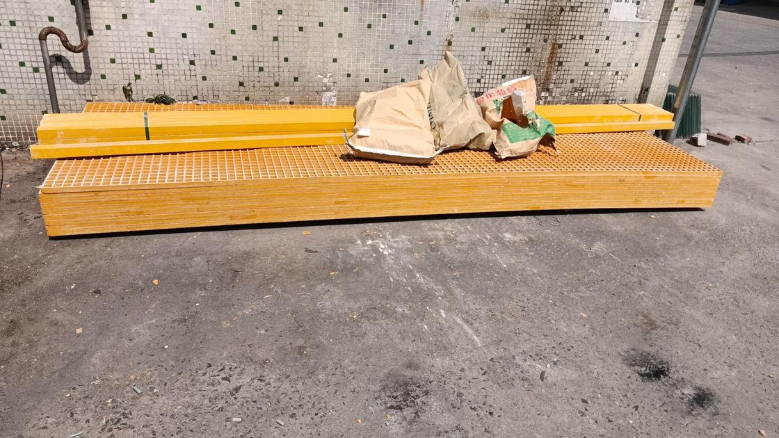 La grille FRP personnalisée varie en taille pour la passerelle ou la plate-forme pour vous satisfaire