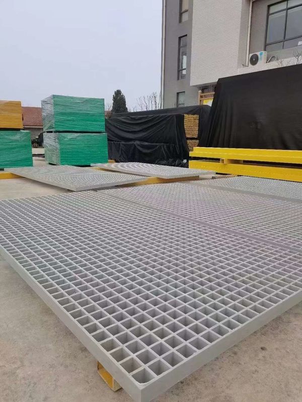 Chemin d'accès à l'usine de galvanoplastie Utilisez 38*38*30 mm de grille en FRP Taille et couleur personnalisées