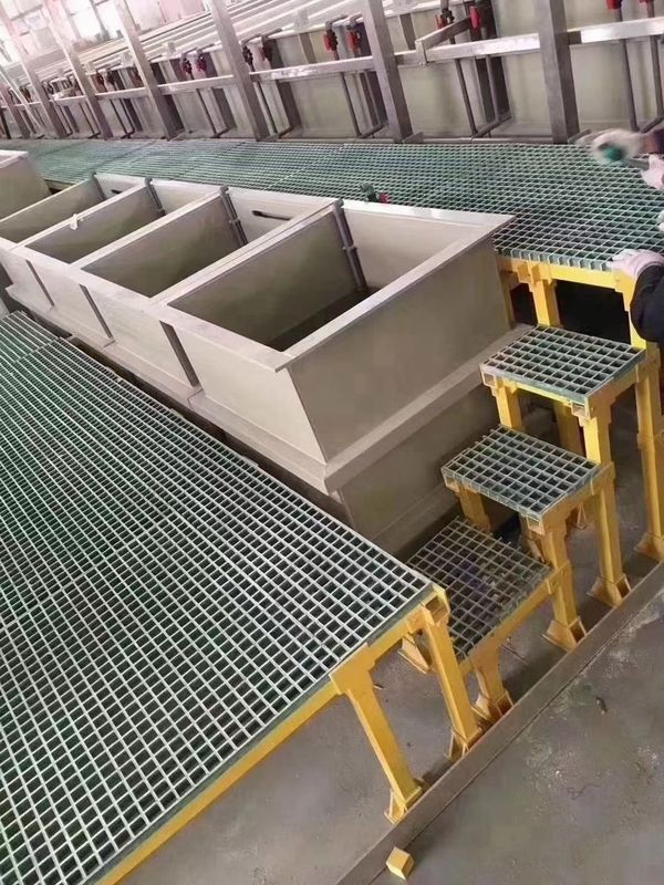 Grille en FRP utilisée dans une plateforme ou une passerelle de 38*38*38 mm avec couleur et taille personnalisées